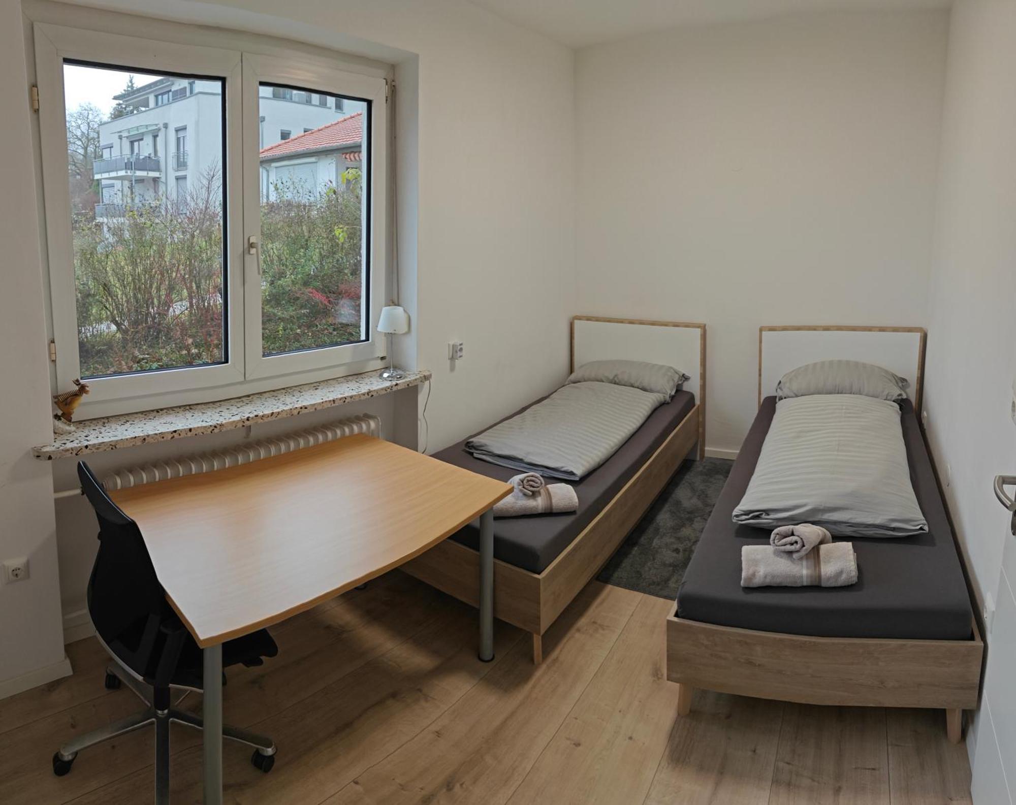 Ferienwohnung "Sorgenfrei" In Coburg ! - Im Eg Mit Privatparkplatz & Balkon ภายนอก รูปภาพ