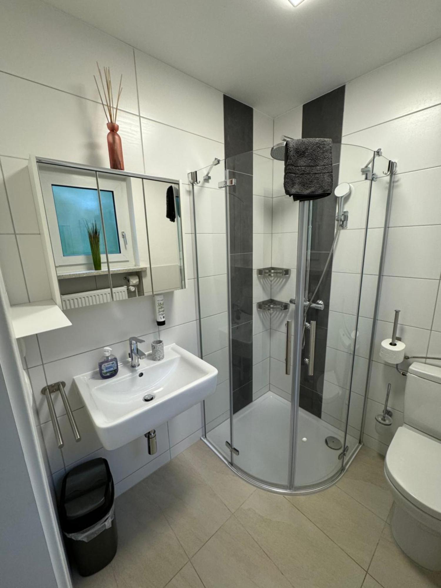 Ferienwohnung "Sorgenfrei" In Coburg ! - Im Eg Mit Privatparkplatz & Balkon ภายนอก รูปภาพ